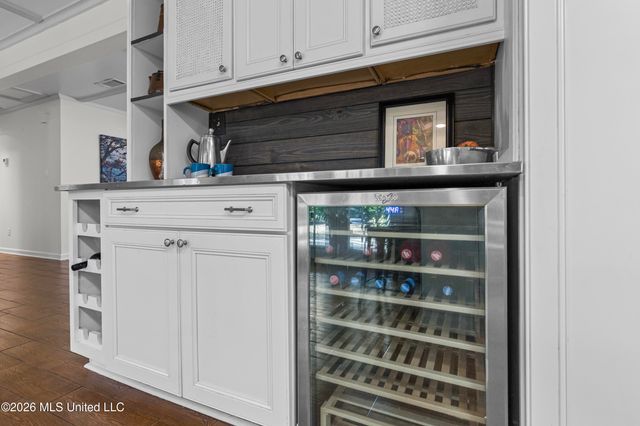 1560 E Second Street, Pass Christian, MS 39571