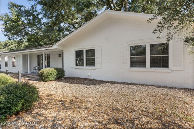 1560 E Second Street, Pass Christian, MS 39571