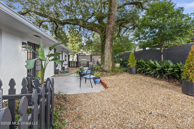 1560 E Second Street, Pass Christian, MS 39571
