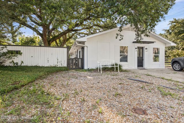 1560 E Second Street, Pass Christian, MS 39571