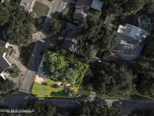 1560 E Second Street, Pass Christian, MS 39571