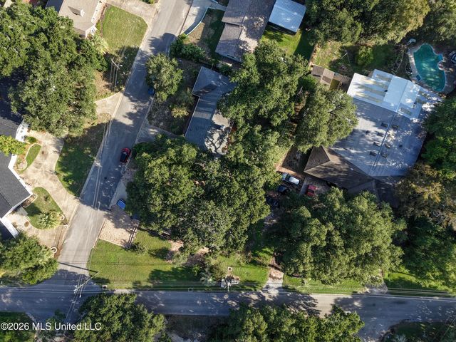 1560 E Second Street, Pass Christian, MS 39571
