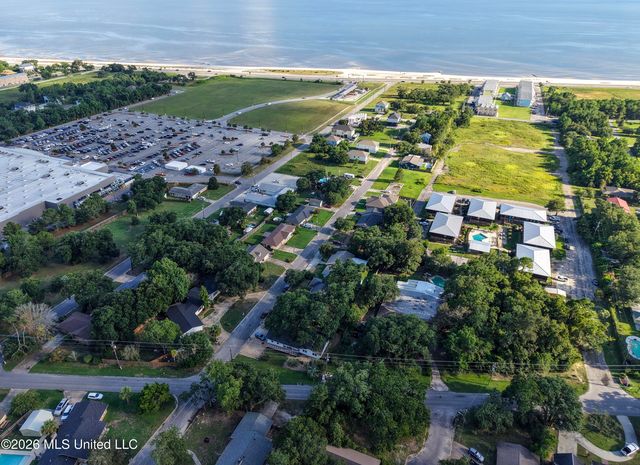 1560 E Second Street, Pass Christian, MS 39571