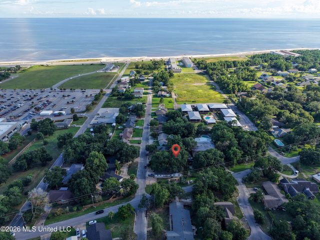 1560 E Second Street, Pass Christian, MS 39571