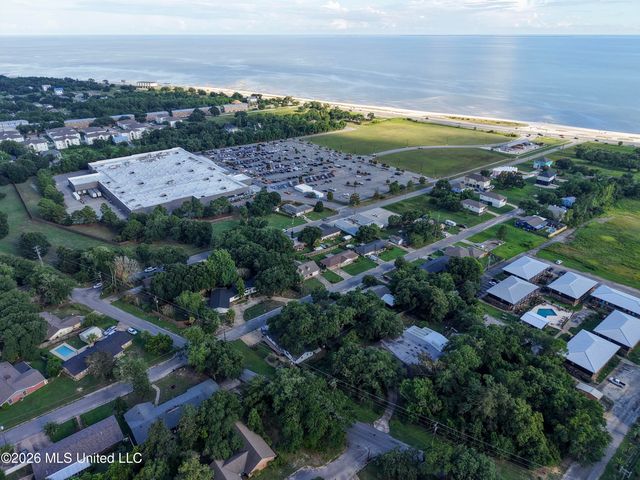 1560 E Second Street, Pass Christian, MS 39571