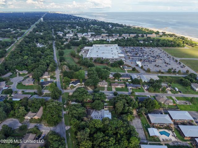 1560 E Second Street, Pass Christian, MS 39571