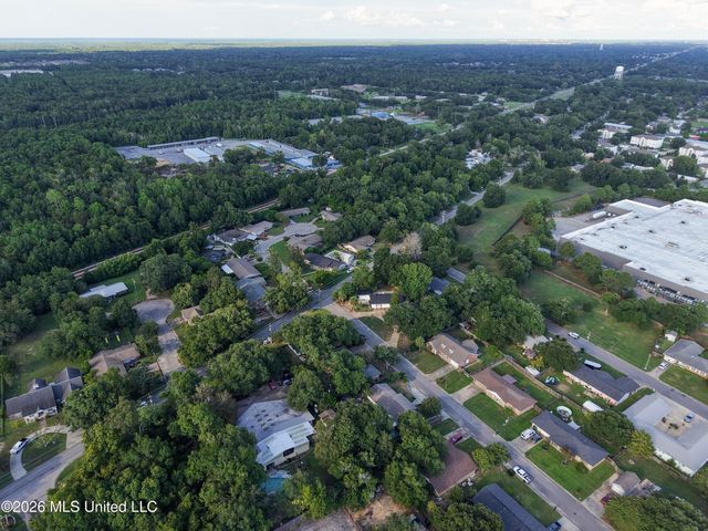 1560 E Second Street, Pass Christian, MS 39571