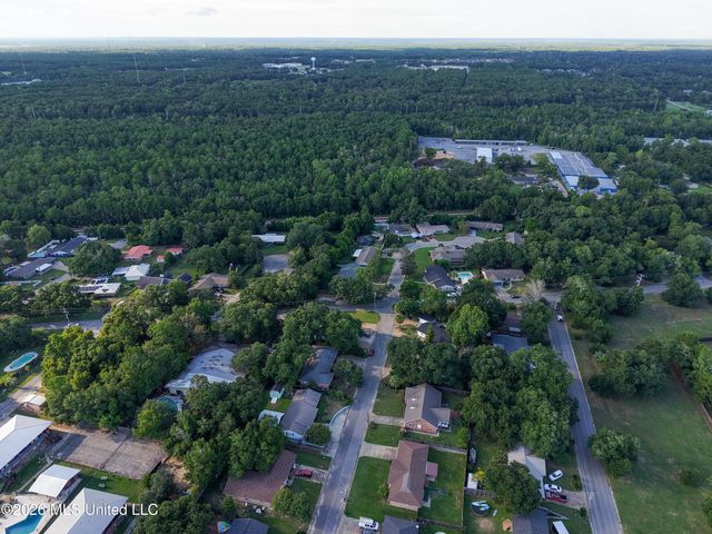 1560 E Second Street, Pass Christian, MS 39571