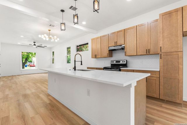 1109 W Huisache Avenue, San Antonio, TX 78201