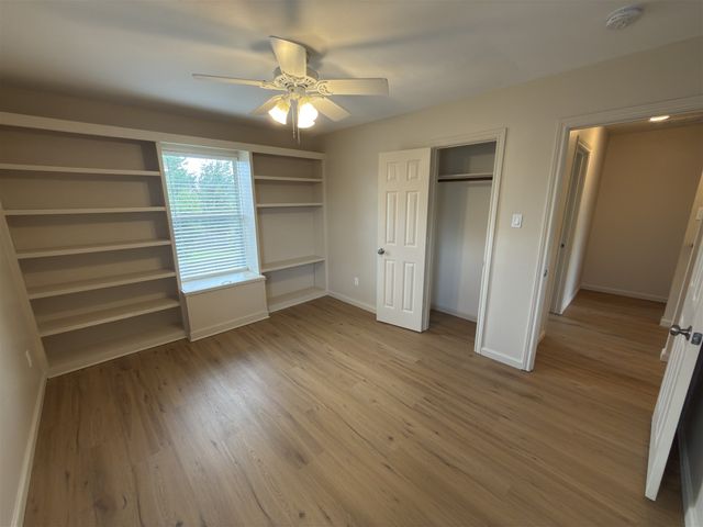 5607 Creekhollow Drive, Arlington, TX 76018