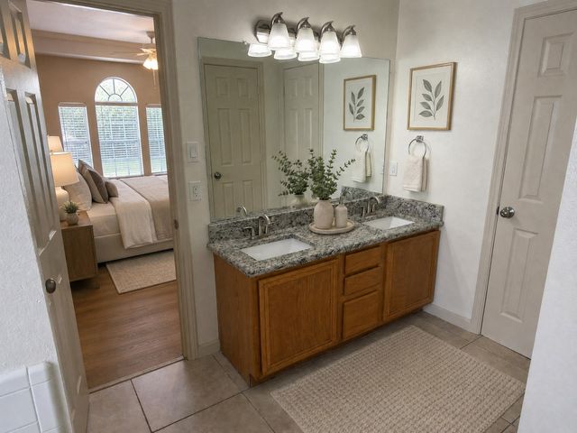 5607 Creekhollow Drive, Arlington, TX 76018