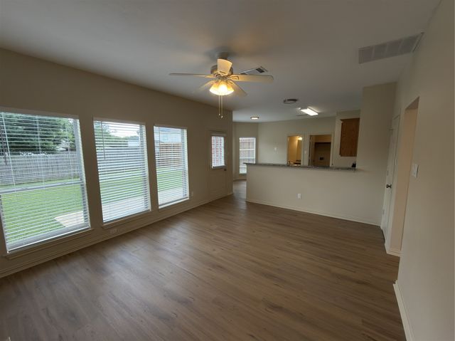 5607 Creekhollow Drive, Arlington, TX 76018