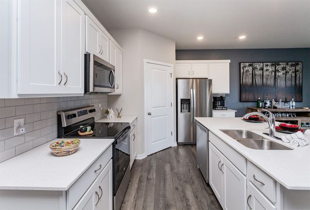 9904 NW 82nd Avenue, Johnston, IA 50131