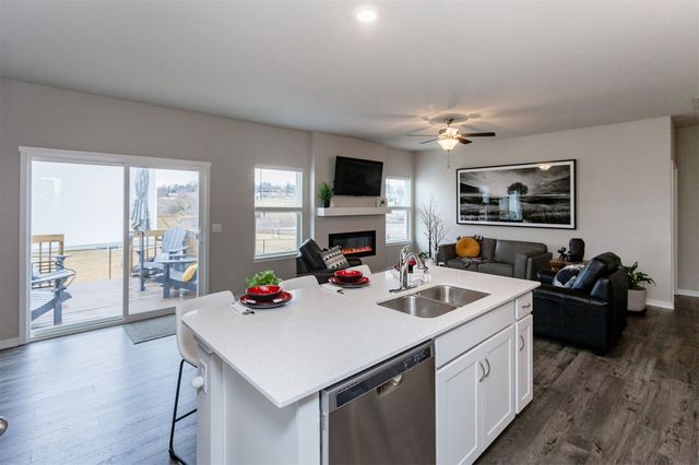 9904 NW 82nd Avenue, Johnston, IA 50131
