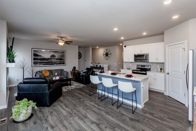 9904 NW 82nd Avenue, Johnston, IA 50131