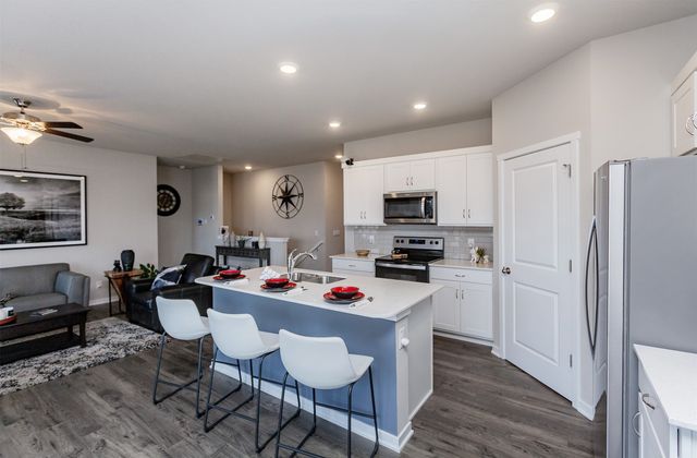 9904 NW 82nd Avenue, Johnston, IA 50131