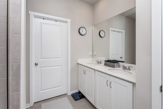 9904 NW 82nd Avenue, Johnston, IA 50131