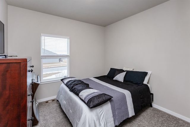 9904 NW 82nd Avenue, Johnston, IA 50131