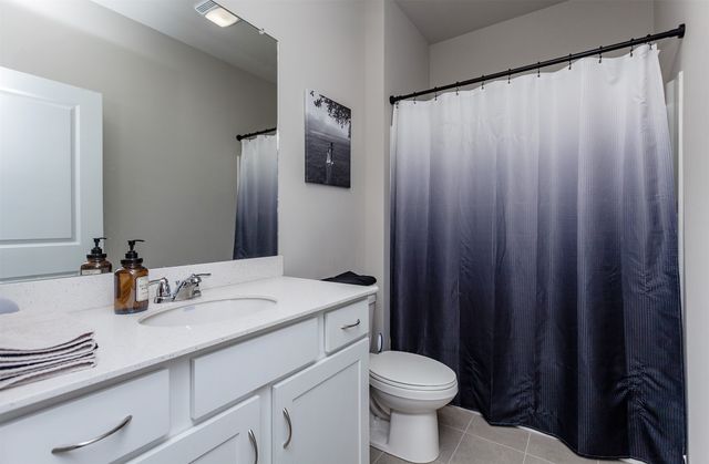9904 NW 82nd Avenue, Johnston, IA 50131