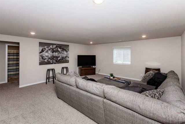 9904 NW 82nd Avenue, Johnston, IA 50131