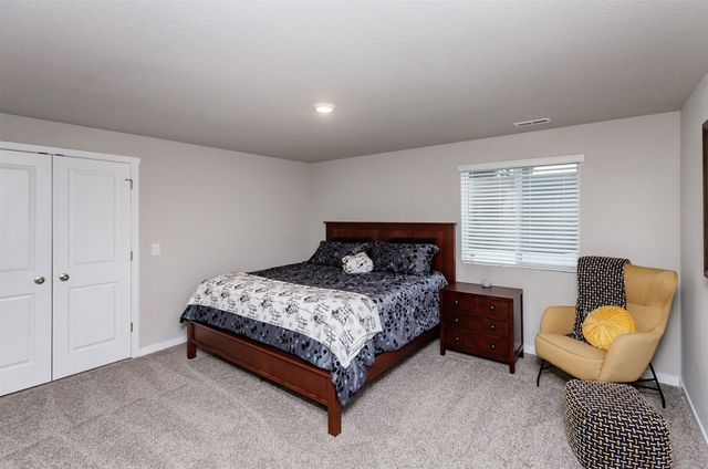 9904 NW 82nd Avenue, Johnston, IA 50131