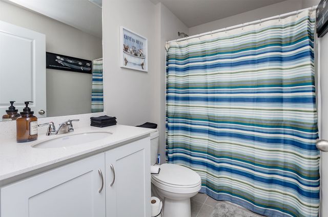 9904 NW 82nd Avenue, Johnston, IA 50131