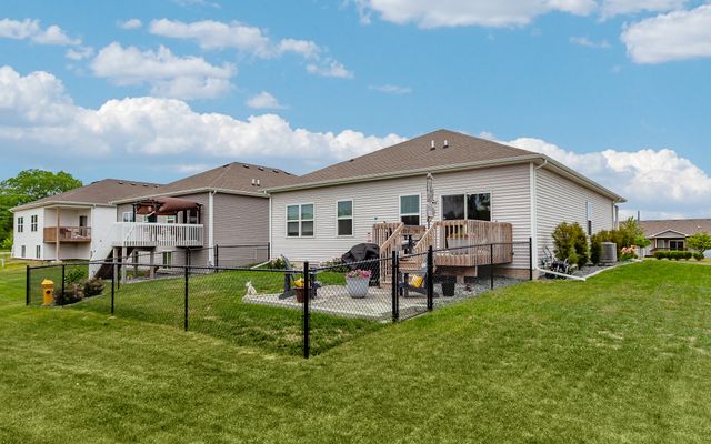 9904 NW 82nd Avenue, Johnston, IA 50131