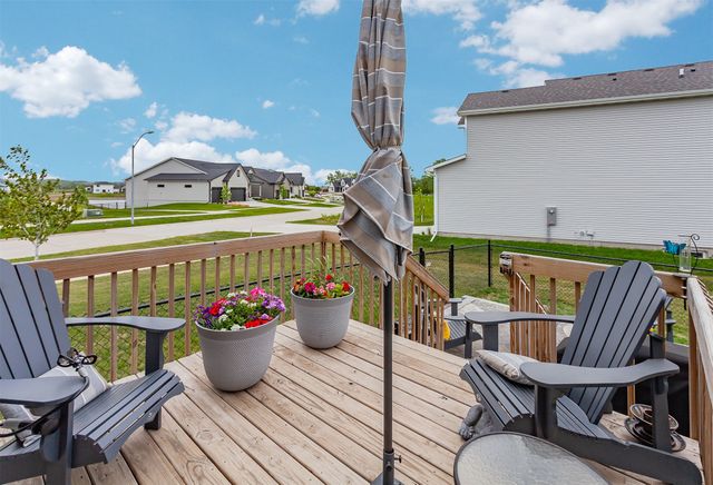 9904 NW 82nd Avenue, Johnston, IA 50131