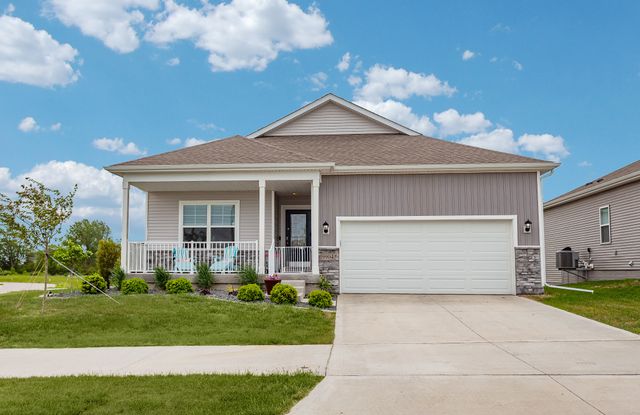 9904 NW 82nd Avenue, Johnston, IA 50131