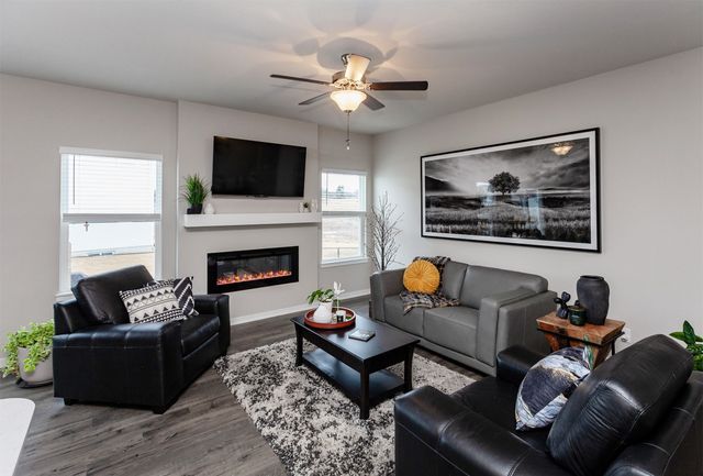 9904 NW 82nd Avenue, Johnston, IA 50131