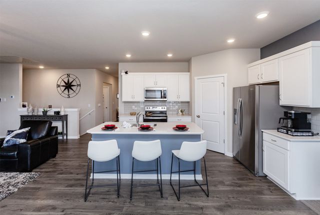 9904 NW 82nd Avenue, Johnston, IA 50131