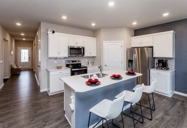 9904 NW 82nd Avenue, Johnston, IA 50131