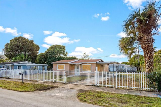 20520 NW 21st Ave, Miami Gardens, FL 33056