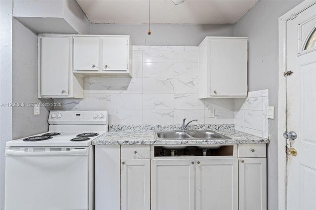 20520 NW 21st Ave, Miami Gardens, FL 33056