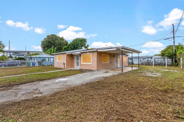 20520 NW 21st Ave, Miami Gardens, FL 33056