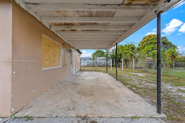 20520 NW 21st Ave, Miami Gardens, FL 33056