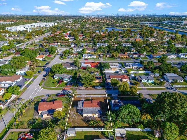 20520 NW 21st Ave, Miami Gardens, FL 33056