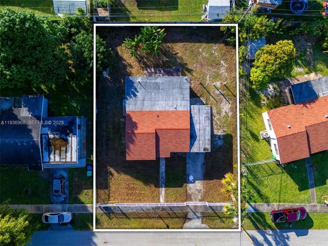 20520 NW 21st Ave, Miami Gardens, FL 33056