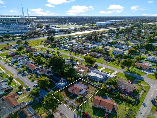 20520 NW 21st Ave, Miami Gardens, FL 33056