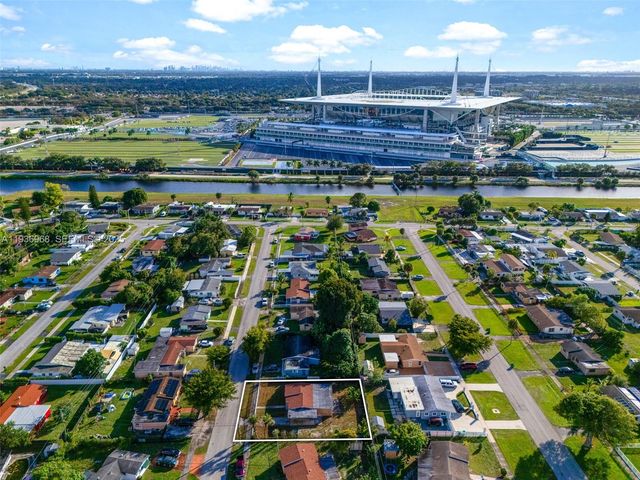 20520 NW 21st Ave, Miami Gardens, FL 33056