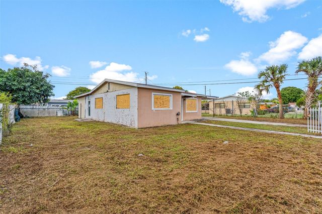 20520 NW 21st Ave, Miami Gardens, FL 33056