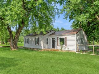 4571 E 38th Street, Des Moines, IA 50317