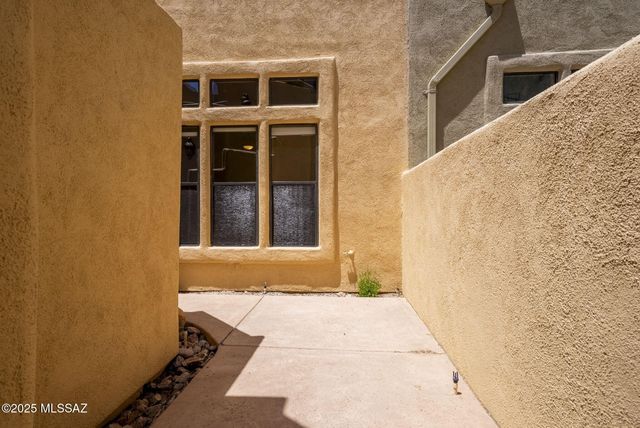 110 Post Way, Tubac, AZ 85646