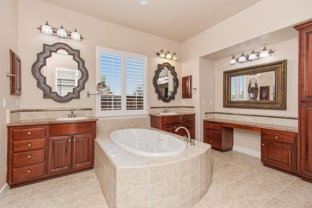 2121 Ladera Dr, Lincoln, CA 95648