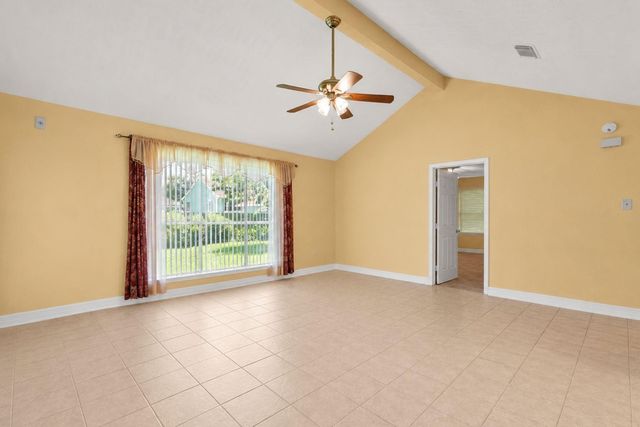 223 E Forest Avenue, Shoreacres, TX 77571