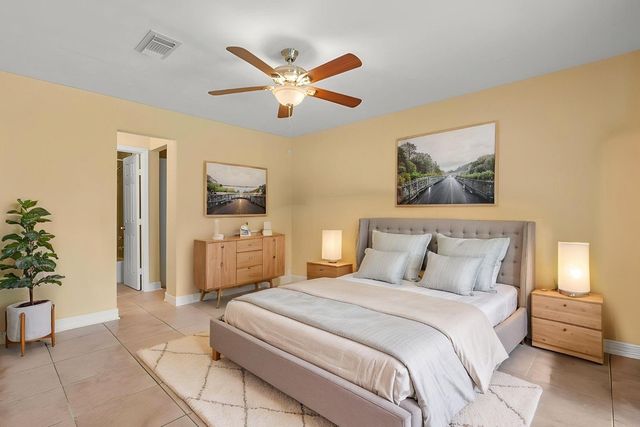 223 E Forest Avenue, Shoreacres, TX 77571