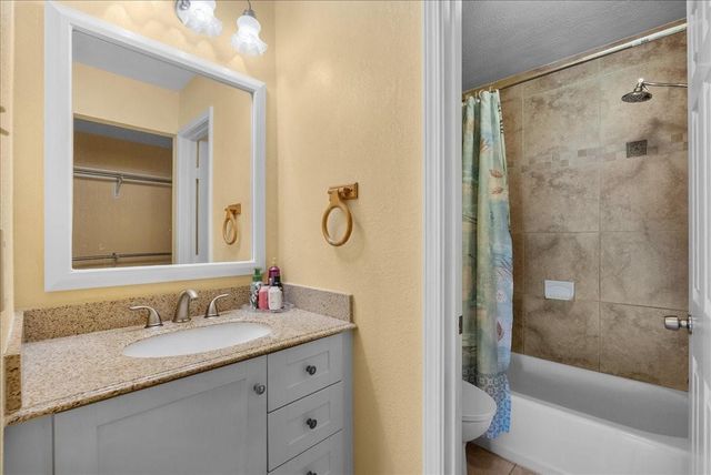 223 E Forest Avenue, Shoreacres, TX 77571