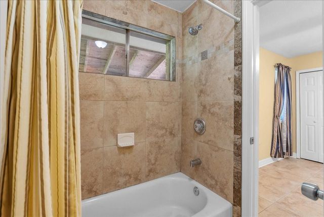 223 E Forest Avenue, Shoreacres, TX 77571