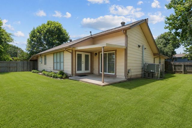 223 E Forest Avenue, Shoreacres, TX 77571