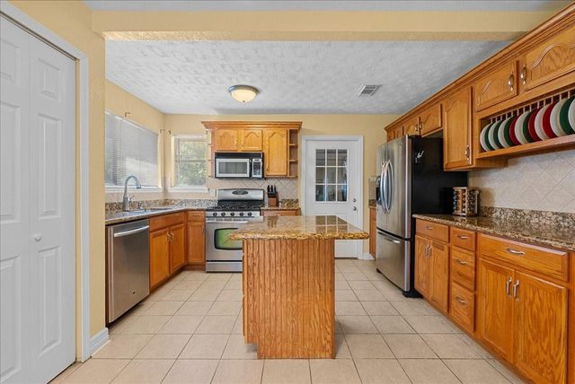 223 E Forest Avenue, Shoreacres, TX 77571